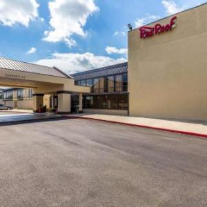 Red Roof Inn PLUS+ & Suites Houston – IAH Airport SW