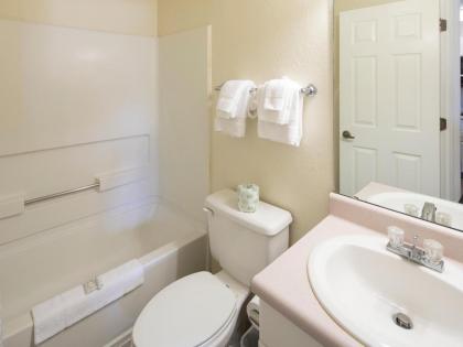 InTown Suites Extended Stay Houston TX-Hobby Airport - image 6