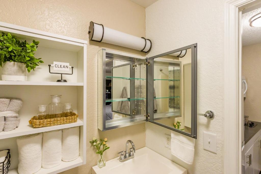 InTown Suites Extended Stay Houston Jersey Village - image 6