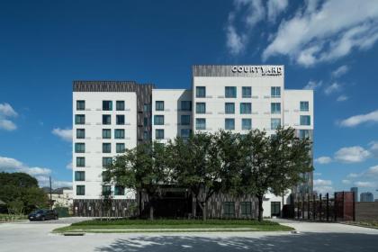 Courtyard by Marriott Houston Heights/I-10 - image 3