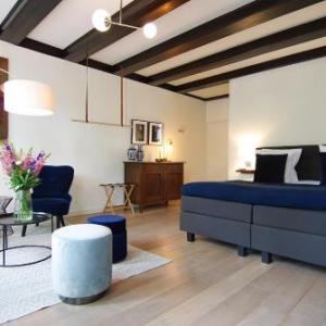 1637 Historic Canal View Suites