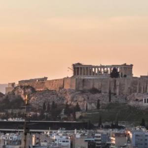 Renovated 3 bedroom apt with Acropolis View
