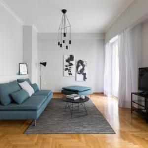 Acropolis Core Bright & Modern Apartment by UPSTREET