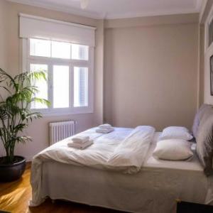 Upscale Renovated Downtown Aristocratic Studio