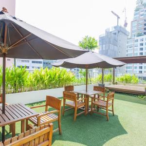 Oakwood Residence Sukhumvit 24 Hotel