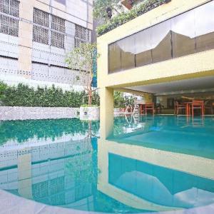 Siri Sathorn Hotel