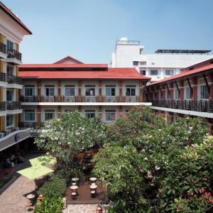 Rambuttri Village Inn & Plaza