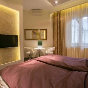 Chain Bridge Studio Apartment