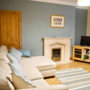 Newly Refurbed Home with Free Parking