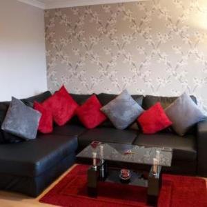 top Floor 2 Bedroom Apartment Near Leith Walk