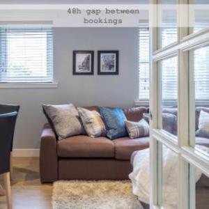 The Rock View Apartment Edinburgh Old Town 2-Bedroom Terrace Lift Parking