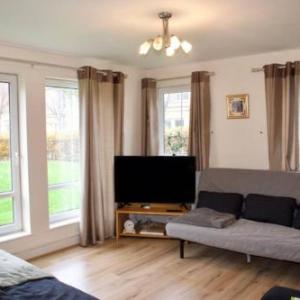 Bright and Spacious Apartment Near City Centre