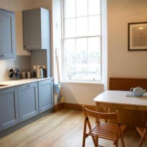Traditional Luxury Apartment Sleeps 10 Guests
