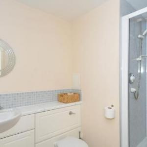 201 Quiet 2 bedroom property with secure private parking Edinburgh 