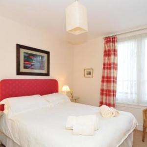 202 quiet 2 bedroom property in residential area with secure private parking