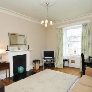 331 Attractive 2 bedroom apartment in Edinburghs New town