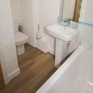 427 - Salmond Place Apartment