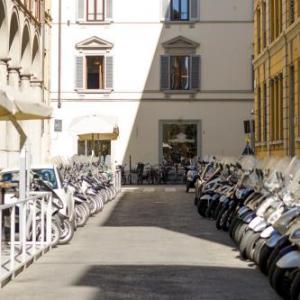 Arnobio Florence Suites 