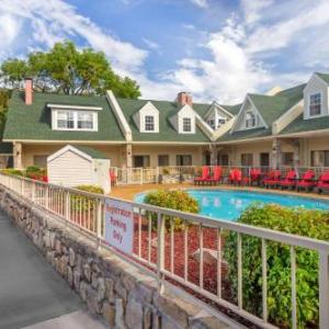 Econo Lodge Inn & Suites At The Conference Center