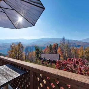 Alpine Windsong 2 Bedrooms Sleeps 6 Gas Fireplace Jetted tub View Tennessee