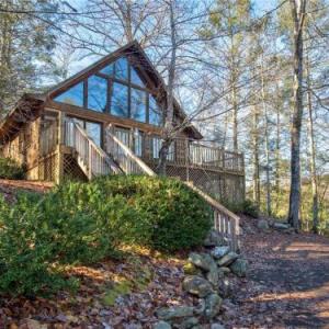 Bear Cave Haus 2 Bedrooms Fireplace Hot tub Pool table WiFi Sleeps 8 Gatlinburg Tennessee
