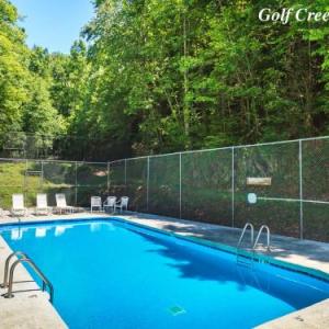 Cherished memories 2 Bedrooms Sleeps 6 Jetted tub Near Golf Course Gatlinburg