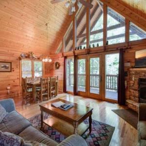 Running Bear 2 Bedrooms Sleeps 8 Hot tub Gas Fireplace Pool table