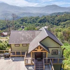 Hello Smokys 2 Bedrooms Sleeps 6 Hot tub Games Views Pool Access Tennessee