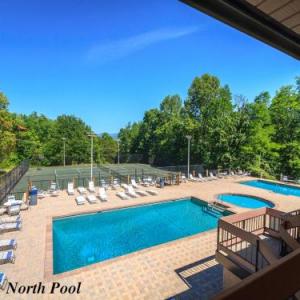 Kickback Kabin 3 Bedrooms Deck Hot tub Pool Access Sleeps 6
