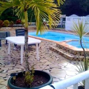 Appartement de 4 chambres avec piscine partagee jardin clos et wifi a Le Gosier a 5 km de la plage