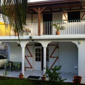 Maison de 2 chambres avec jardin clos et wifi a Le Moule a 2 km de la plage