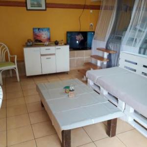 Studio avec vue sur la mer jardin clos et wifi a Vieux habitants a 1 km de la plage