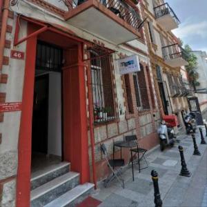 Hush Hostel Lounge