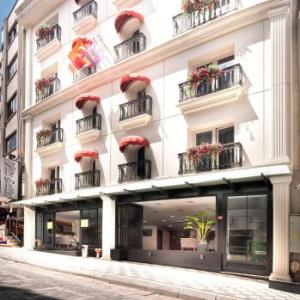 La Vita Suites