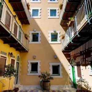 The Market Courtyard - Suites Hotel