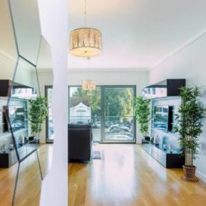 Spacious and Modern Campolide Family Apt Fits 6