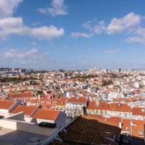 Bright Flat for 6 in Central Graca by GuestReady 