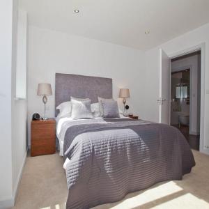 One White'S Row Apartments