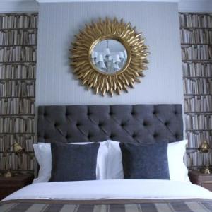 the One tun Pub  Rooms London