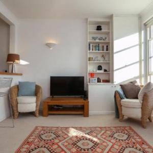 Bright and Spacious 1 Bedroom Apartment in the Heart of Kensington