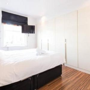 Gorgeous Apartment in Trendy Neighbourhood (HM3)