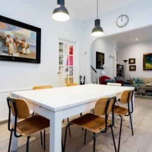 Veeve   A Kensington mews