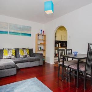 Homely 2 Bedroom House By Canary Wharf 