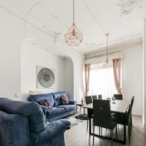 mF 7 ROOmS7 BAtHROOmS OVER GRAN VIA