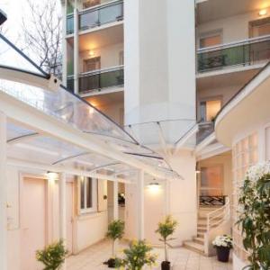 Au Pacific Hotel