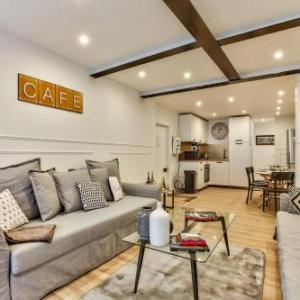 14 Luxury Flat Eiffel Design 1