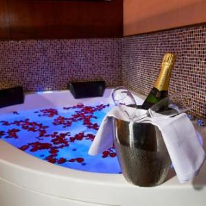 Le VIP Paris - Yacht Hotel