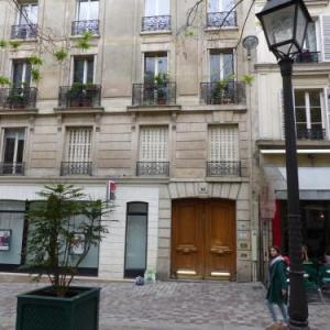 Fully renovated 1Br apartment   Well located