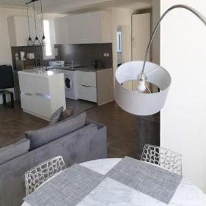 Beautiful Lincoln Apartment