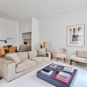 modern Apt 3BDR3BtH   Louvre museumtuileries Paris 